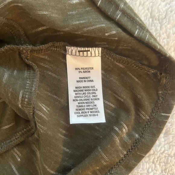 NWT Womens Olive Green Blouse ✨ - Picture 3 of 4